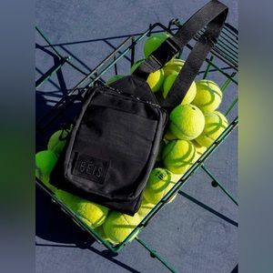 NWT Beis Travel Sport Sling in Black